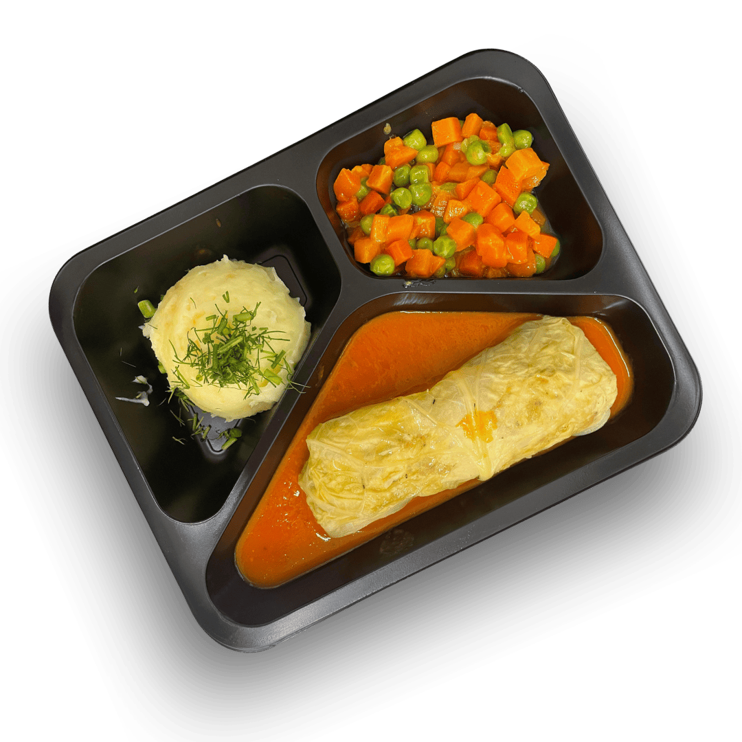 Gołąbek domowy w sosie pomidorowym, ziemniaki puree, marchew z groszkiem