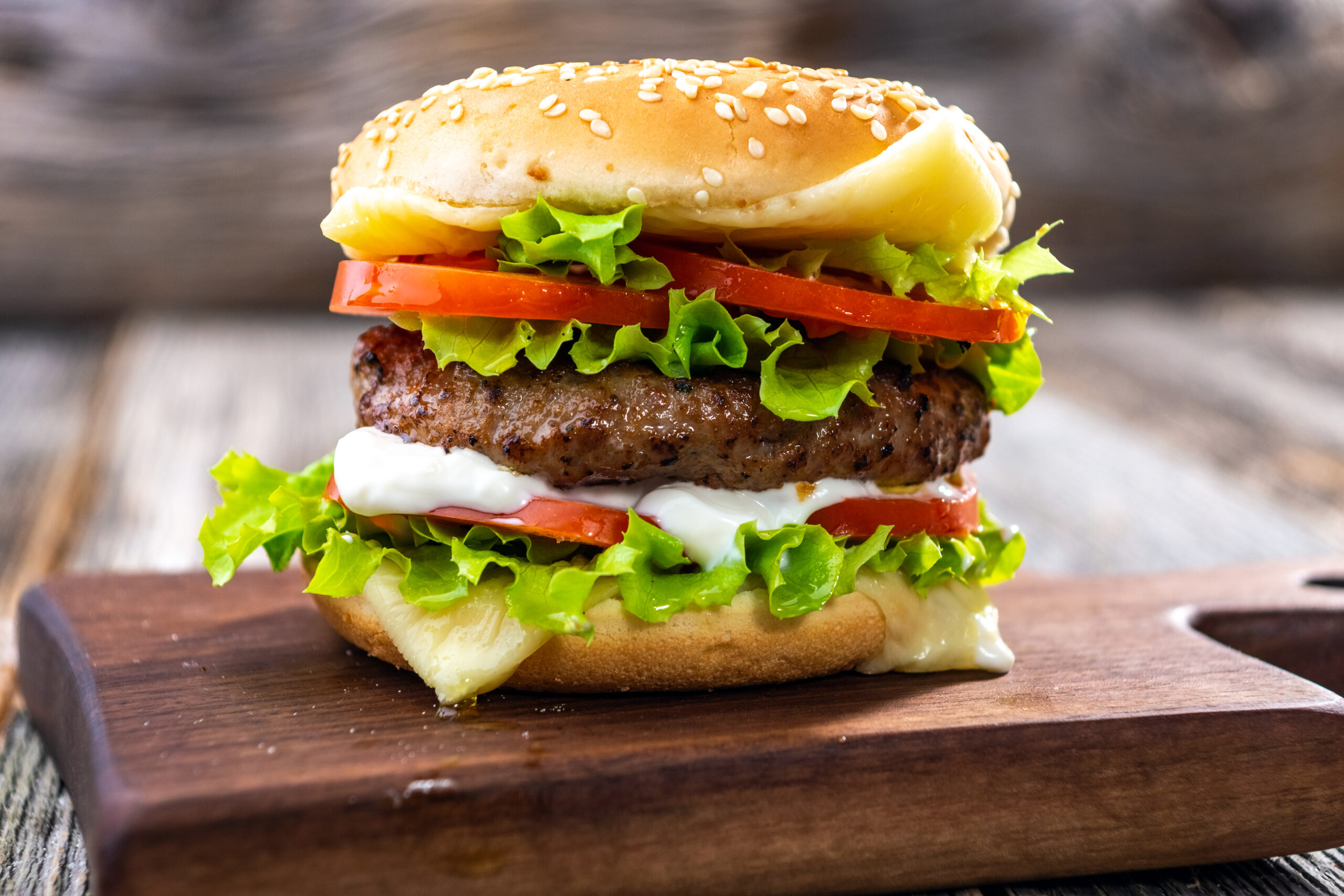 Hamburger Chipotle – pikantna uczta w meksykańskim stylu